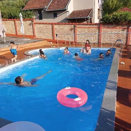 Nikola * Malo Srediste